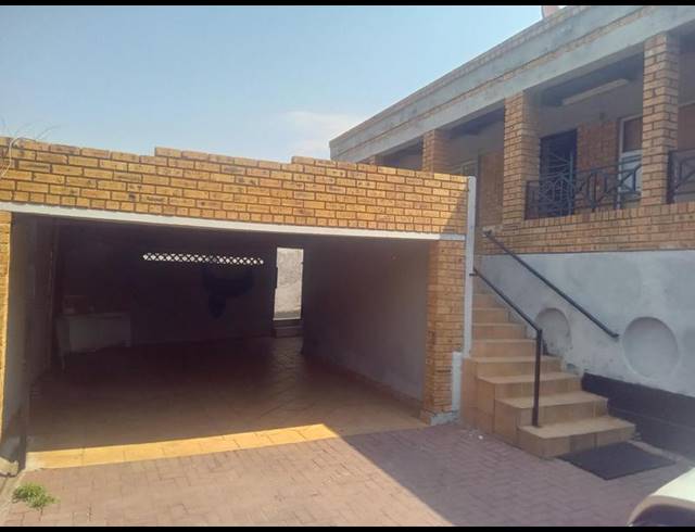 5 BEDROOM HOUSE FOR SALE IN MAYFAIR